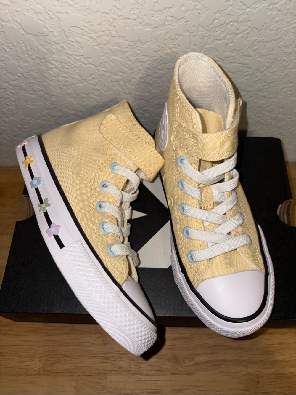 Classic High-Top Kids Sneakers in Pale Yellow with Floral Accent